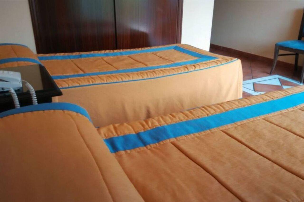 Hotel Calderon เซเนส เด ลาเบกา ภายนอก รูปภาพ